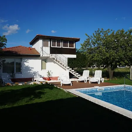 бела - Bella - Near Kranevo And Albena